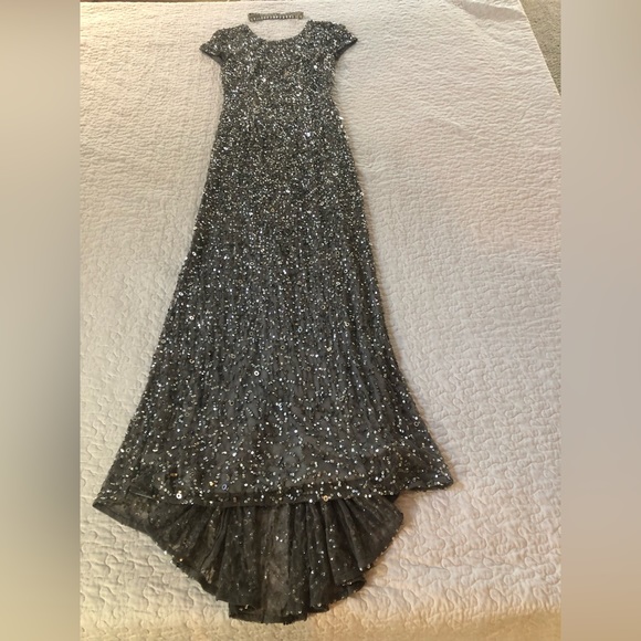 Gown - Picture 1 of 5